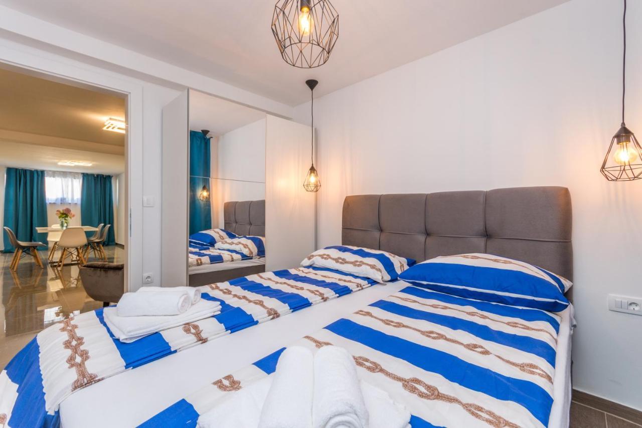 Apartment Jakov With A Pool *