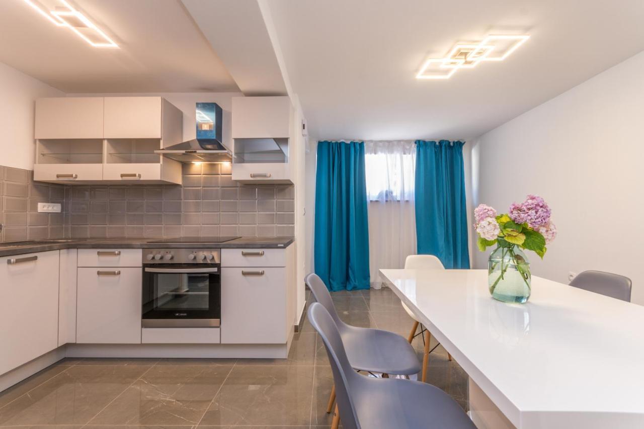 Apartment Jakov With A Pool *