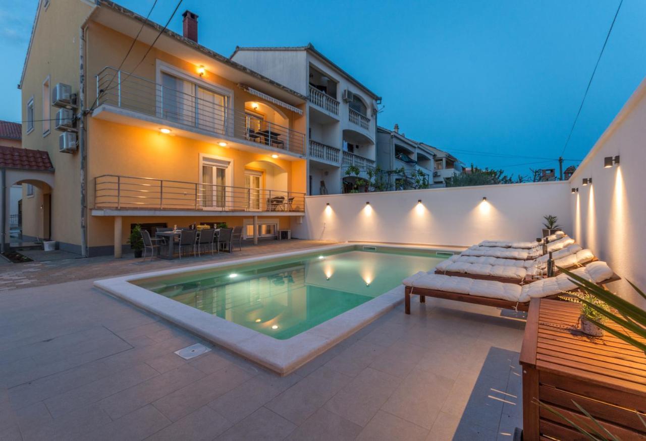 Apartment Jakov With A Pool