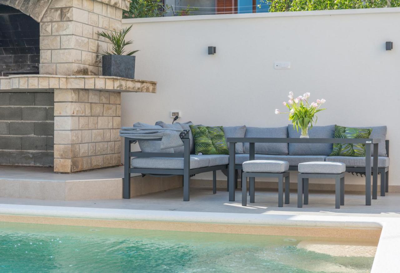 Apartment Jakov With A Pool *