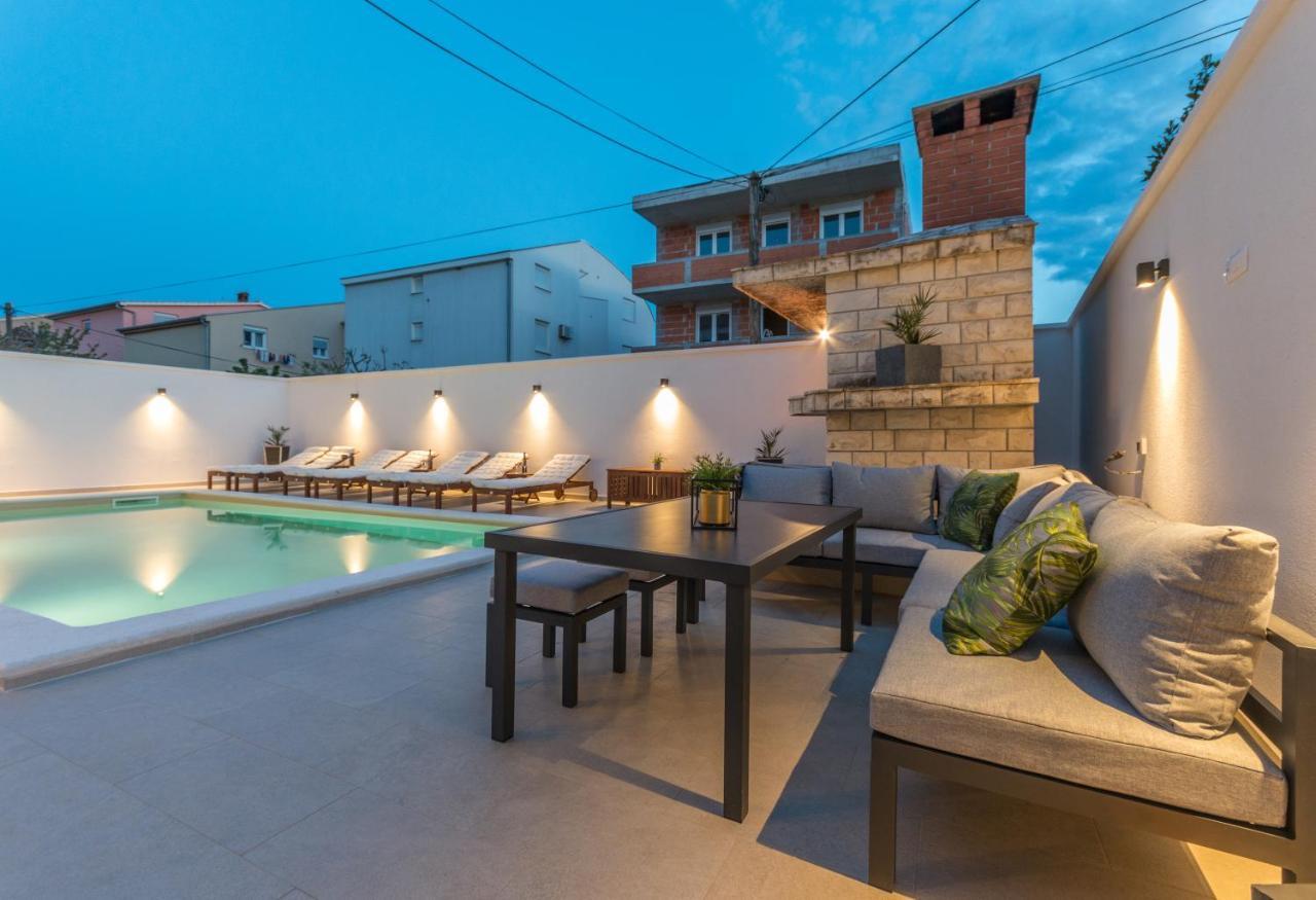 Apartment Jakov With A Pool