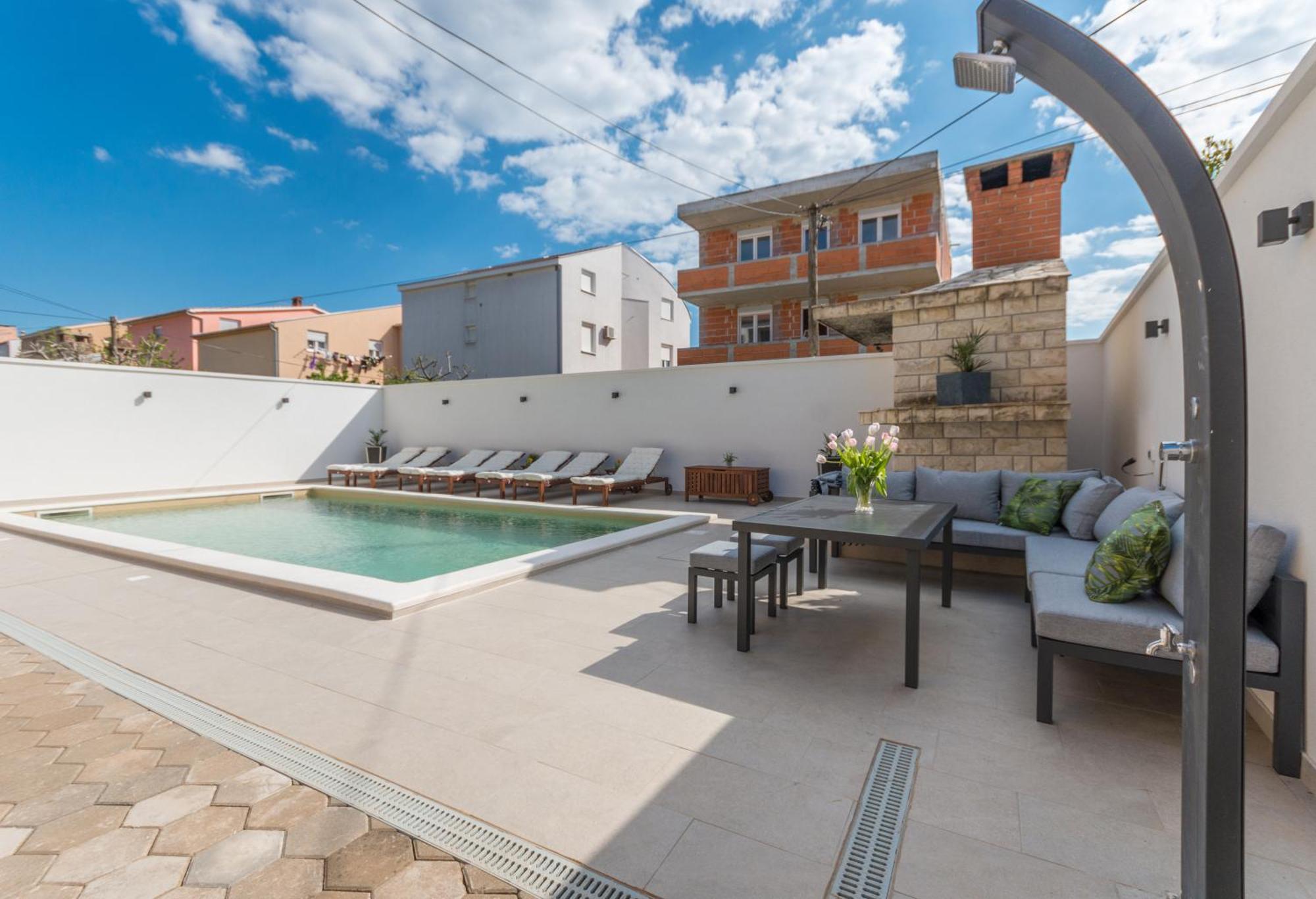 Apartment Jakov With A Pool *
