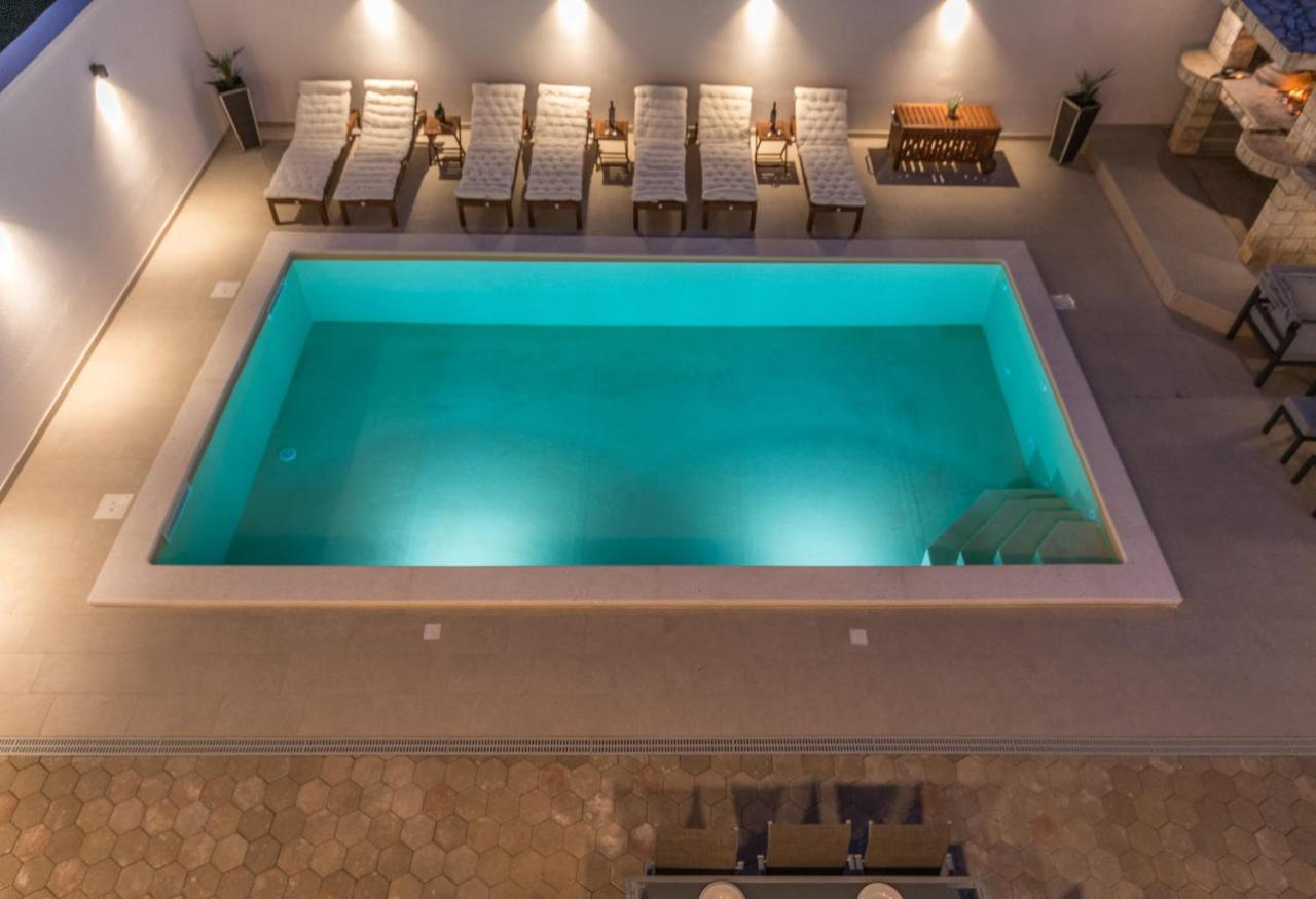 Apartment Jakov With A Pool