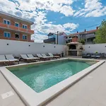 Apartment Jakov With A Pool